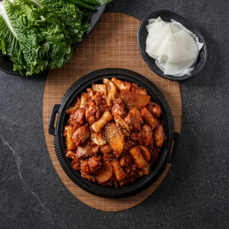  3년 연속 블루리본 수록 맛집 27년 전통 박가미닭갈비 4인분 1060g 단품 양념 춘천 닭갈비  택배 캠핑 요리 음식