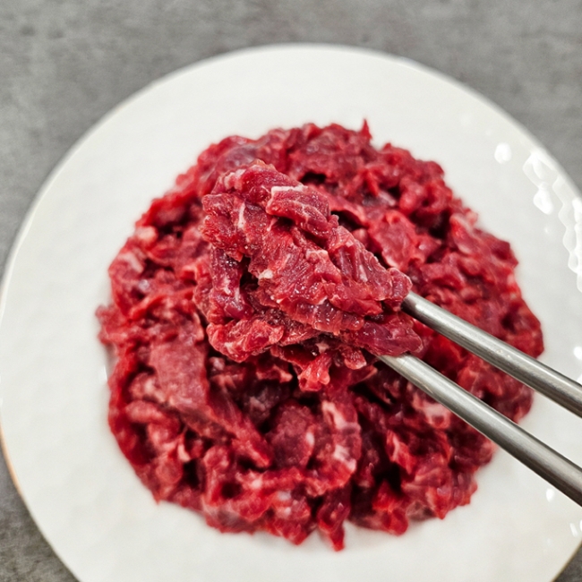 당일손질한 신선 한우 육회 200g (소스 2종증정)